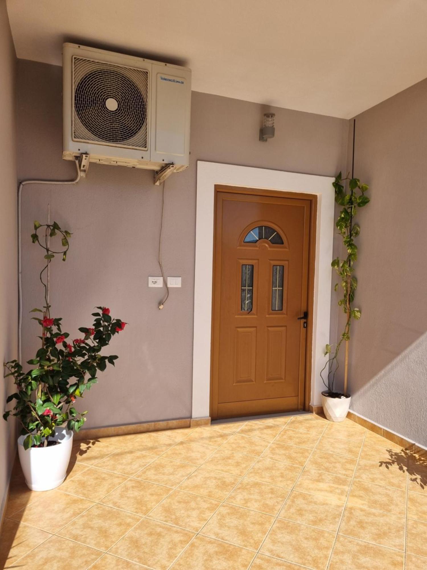 Apartment Besnik Brahimi Εξαμίλιο Εξωτερικό φωτογραφία